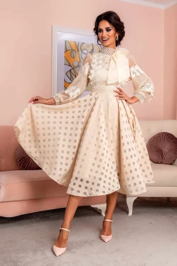 Jakie buty do kremowej sukni ślubnej, by uniknąć modowych wpadek?