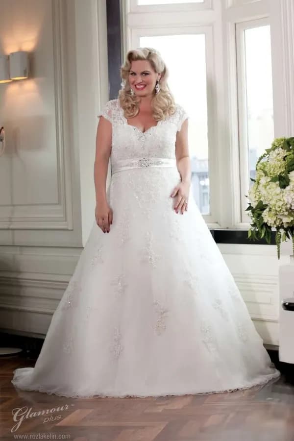 Jaką suknię ślubną wybrać dla rozmiaru 42, aby wyglądać idealnie