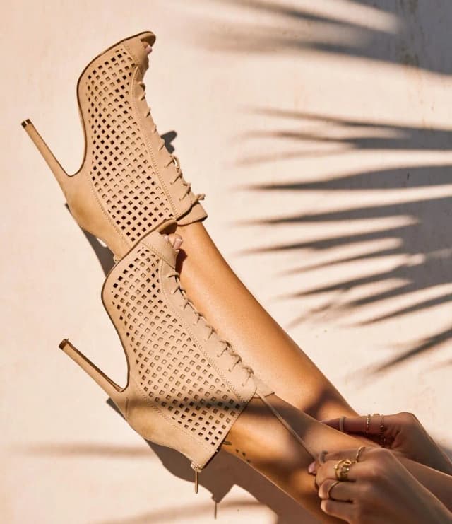 Stylizacje z botkami bez palców, które zachwycą każdego i podkreślą Twój styl