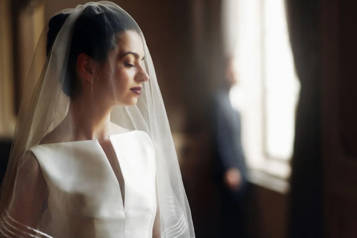 Jak wybrać suknię do welonu hiszpańskiego, aby olśnić wszystkich