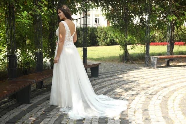 Jak przechowywać suknię ślubną, aby uniknąć jej zniszczenia?