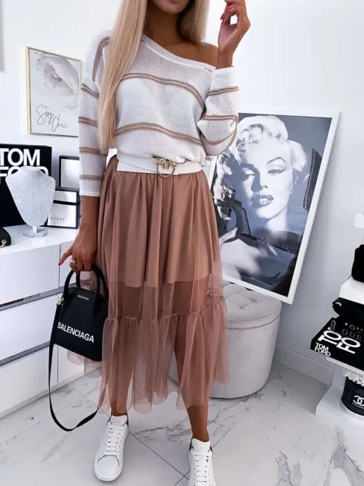 Jakie bluzki do spódnicy? Odkryj idealne połączenia na każdą okazję