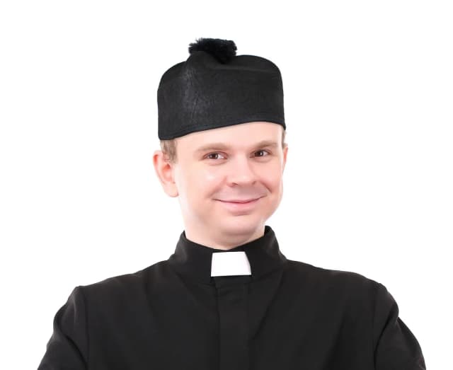 Jak się nazywa czapka księdza? Poznaj tajemnice biretu i jego historię